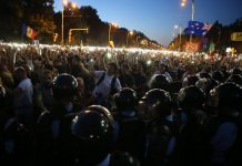 Ponta, laudat pentru ca nu a pus jandarmii sa bata protestatari și pentru ca l-a demis pe Șova